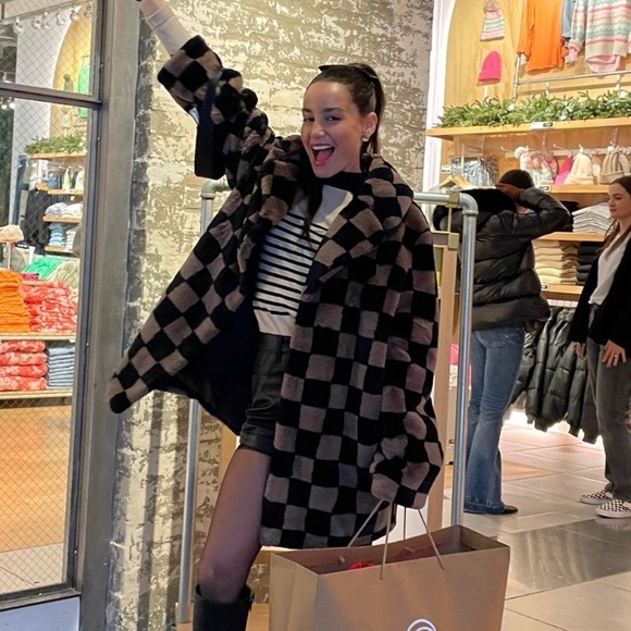 House of Harlow 1960 Black and Tan Furry Coat - S - Picture 4 of 10